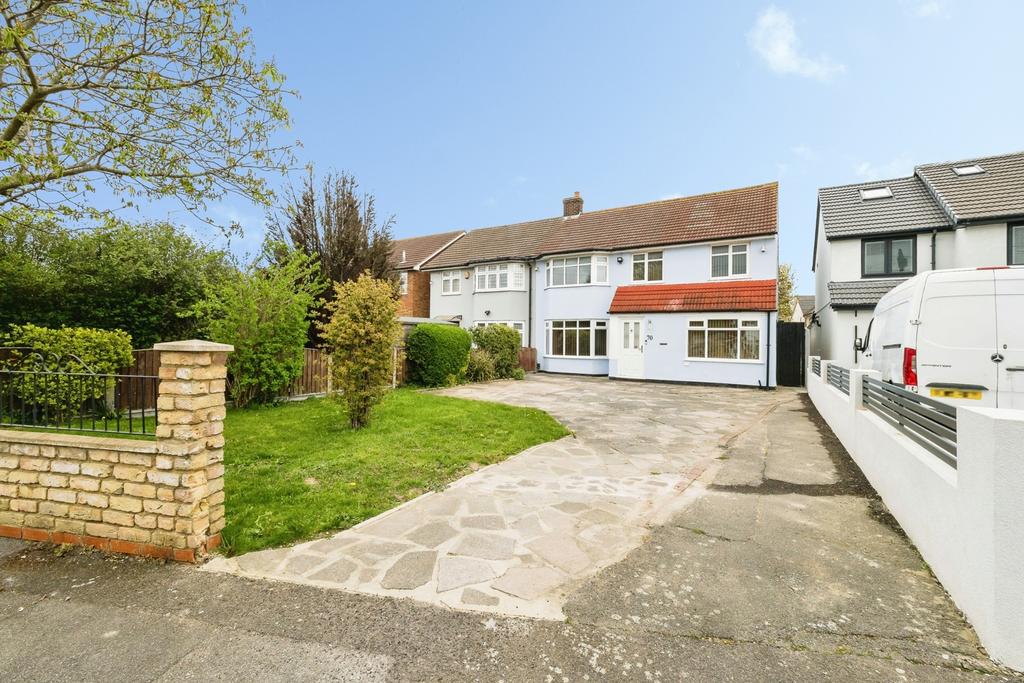 5 bedroom semi-detached house for sale