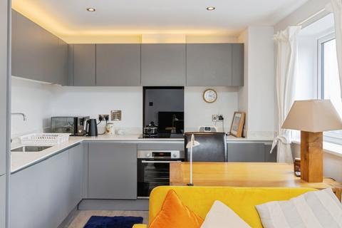 1 bedroom flat for sale, Parkers Way, Totnes, Devon, TQ9