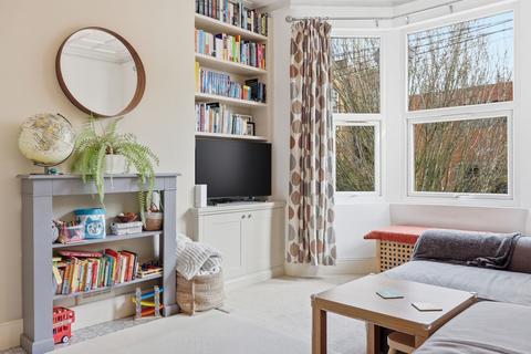 2 bedroom flat for sale, Newport Road, London E10