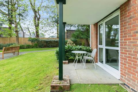 1 bedroom ground floor flat for sale, Ringwood Road, Ferndown