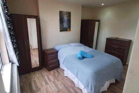 Studio to rent, Ash Grove