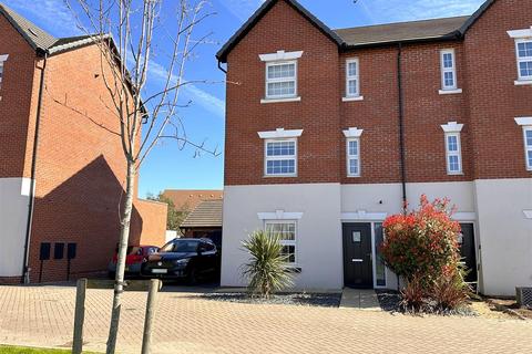 4 bedroom semi-detached house for sale, Tannington Grove, Middlebeck, Newark