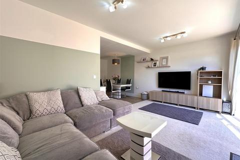 4 bedroom semi-detached house for sale, Tannington Grove, Middlebeck, Newark