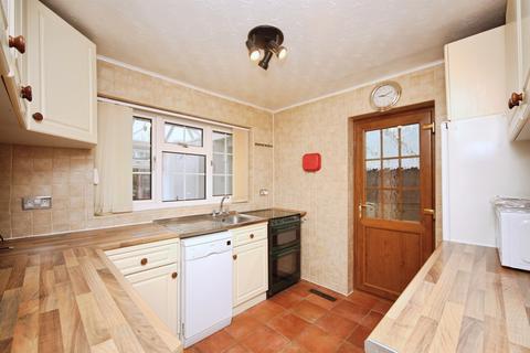 2 bedroom semi-detached bungalow for sale, Dovehouse Drive, Wellesbourne, Warwick