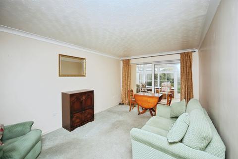 2 bedroom semi-detached bungalow for sale, Dovehouse Drive, Wellesbourne, Warwick