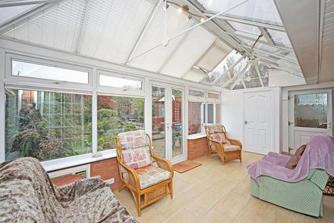 2 bedroom semi-detached bungalow for sale, Dovehouse Drive, Wellesbourne, Warwick