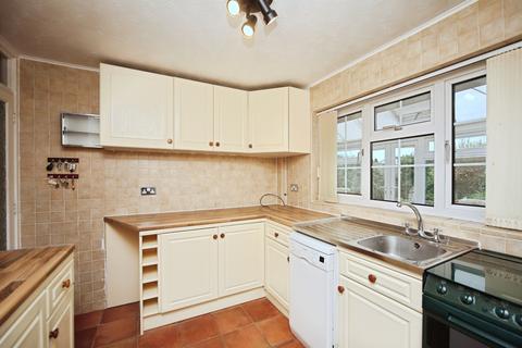 2 bedroom semi-detached bungalow for sale, Dovehouse Drive, Wellesbourne, Warwick