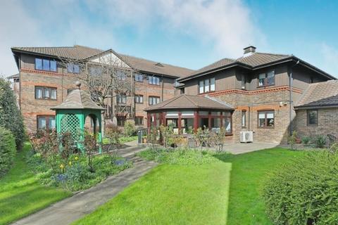 1 bedroom flat for sale, Winningales Court, Vienna Close, Clayhall IG5