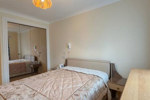 1 bedroom flat for sale, Winningales Court, Vienna Close, Clayhall IG5