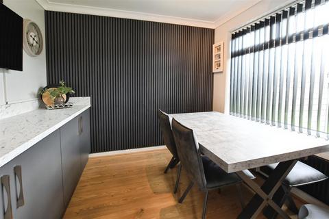 3 bedroom semi-detached house for sale, Roslyn Crescent, Hull HU12
