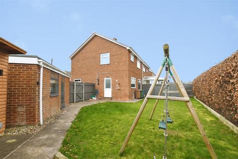 3 bedroom semi-detached house for sale, Roslyn Crescent, Hull HU12