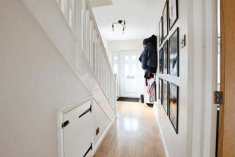 3 bedroom semi-detached house for sale, Roslyn Crescent, Hull HU12