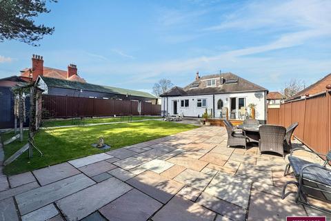 4 bedroom detached bungalow for sale, Plas Avenue, Prestatyn, Denbighshire LL19 9NH