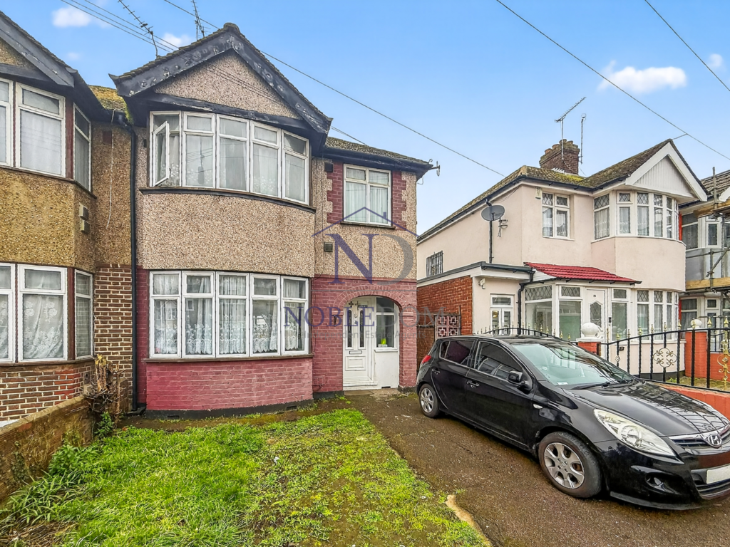 Three bedroom semi detached house in hounslow