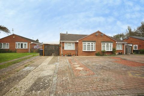 2 bedroom semi-detached bungalow for sale, Dovehouse Drive, Wellesbourne, Warwick