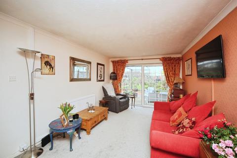 2 bedroom semi-detached bungalow for sale, Dovehouse Drive, Wellesbourne, Warwick