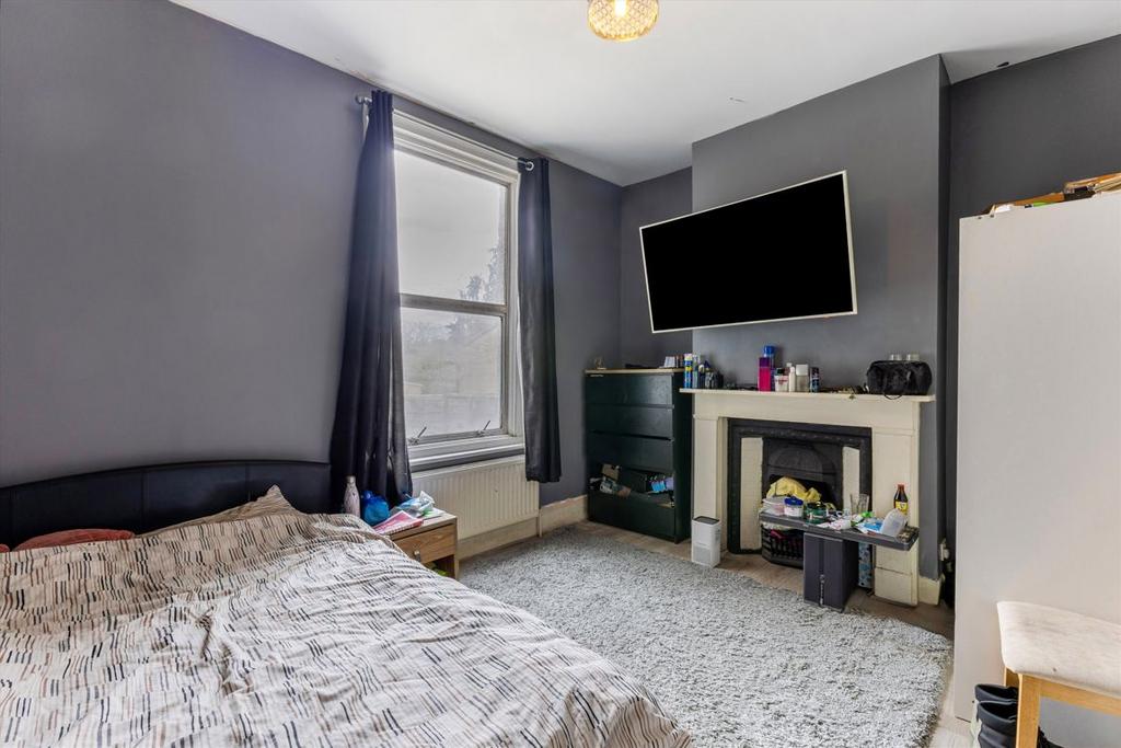 Bedroom, fireplace