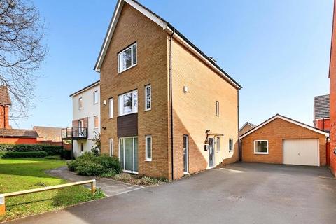 4 bedroom detached house for sale, Jaguar Lane, Bracknell, Berkshire, RG12