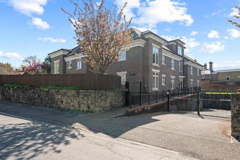 2 bedroom flat for sale, Cross Lanes, Guildford