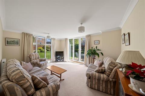 2 bedroom flat for sale, Cross Lanes, Guildford