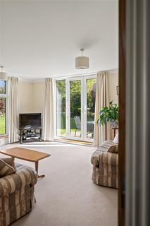 2 bedroom flat for sale, Cross Lanes, Guildford
