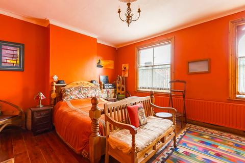 4 bedroom semi-detached house for sale, Shrubland Road, Leyton, London, E10