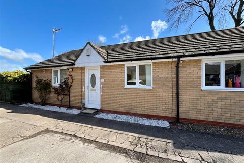 2 bedroom semi-detached bungalow to rent, St Johns Court, Clough Road, Hull