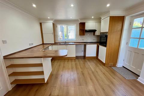 2 bedroom semi-detached bungalow to rent, St Johns Court, Clough Road, Hull