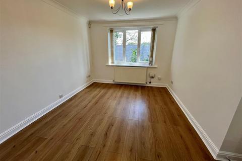 2 bedroom semi-detached bungalow to rent, St Johns Court, Clough Road, Hull