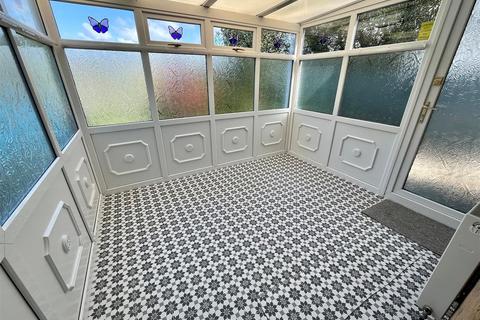 2 bedroom semi-detached bungalow to rent, St Johns Court, Clough Road, Hull