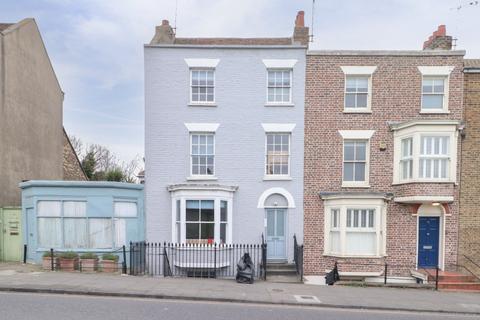 4 bedroom end of terrace house for sale, Trinity Square, Margate, CT9