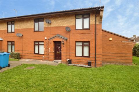 2 bedroom ground floor flat for sale, St. Georges Walk, Hull