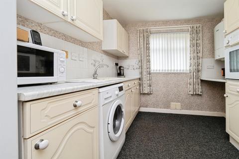 2 bedroom ground floor flat for sale, St. Georges Walk, Hull