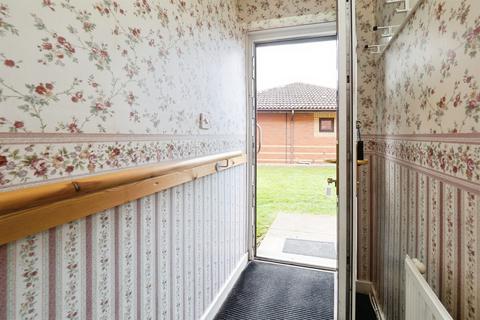 2 bedroom ground floor flat for sale, St. Georges Walk, Hull