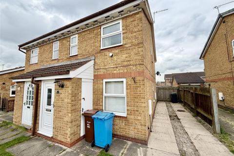 2 bedroom semi-detached house to rent, Coronet Close, Hull