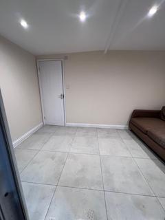 1 bedroom in a house share to rent, Faggs Road, Feltham TW14