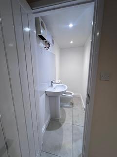 1 bedroom in a house share to rent, Faggs Road, Feltham TW14