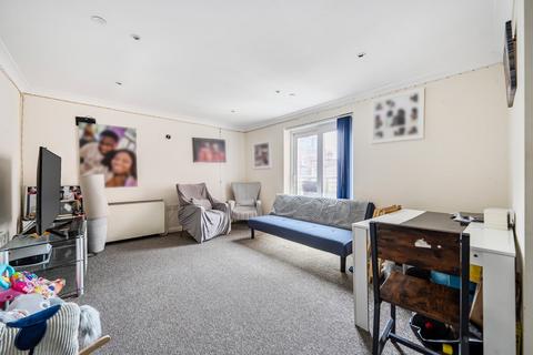 2 bedroom flat for sale, Vectis Way, Hampshire PO6