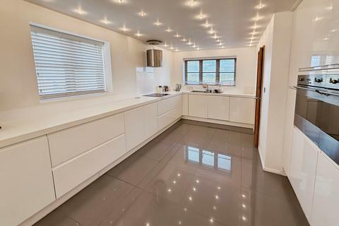 4 bedroom detached house for sale, Wheat Leasows, Telford TF6