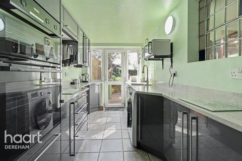 3 bedroom semi-detached house for sale, Bintree Road, Billingford