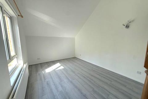 3 bedroom terraced house to rent, Pitstone Road, Northampton NN4
