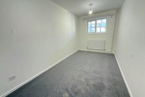 3 bedroom terraced house to rent, Pitstone Road, Northampton NN4
