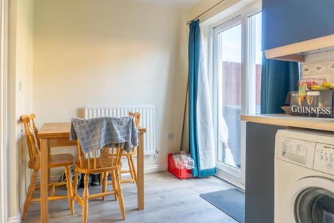 2 bedroom terraced house to rent, Keswick Close, Leicester LE2