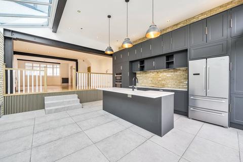 4 bedroom end of terrace house to rent, Woodfall Avenue, Barnet, EN5