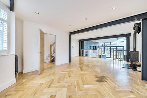 4 bedroom end of terrace house to rent, Woodfall Avenue, Barnet, EN5