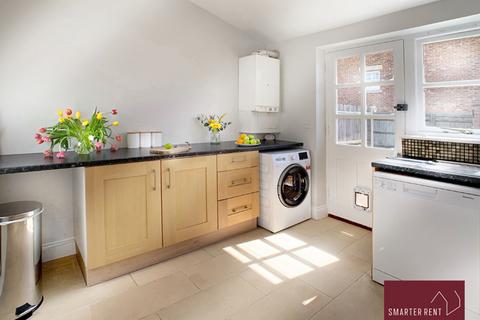 2 bedroom semi-detached house to rent, Fernbank Road, Ascot SL5