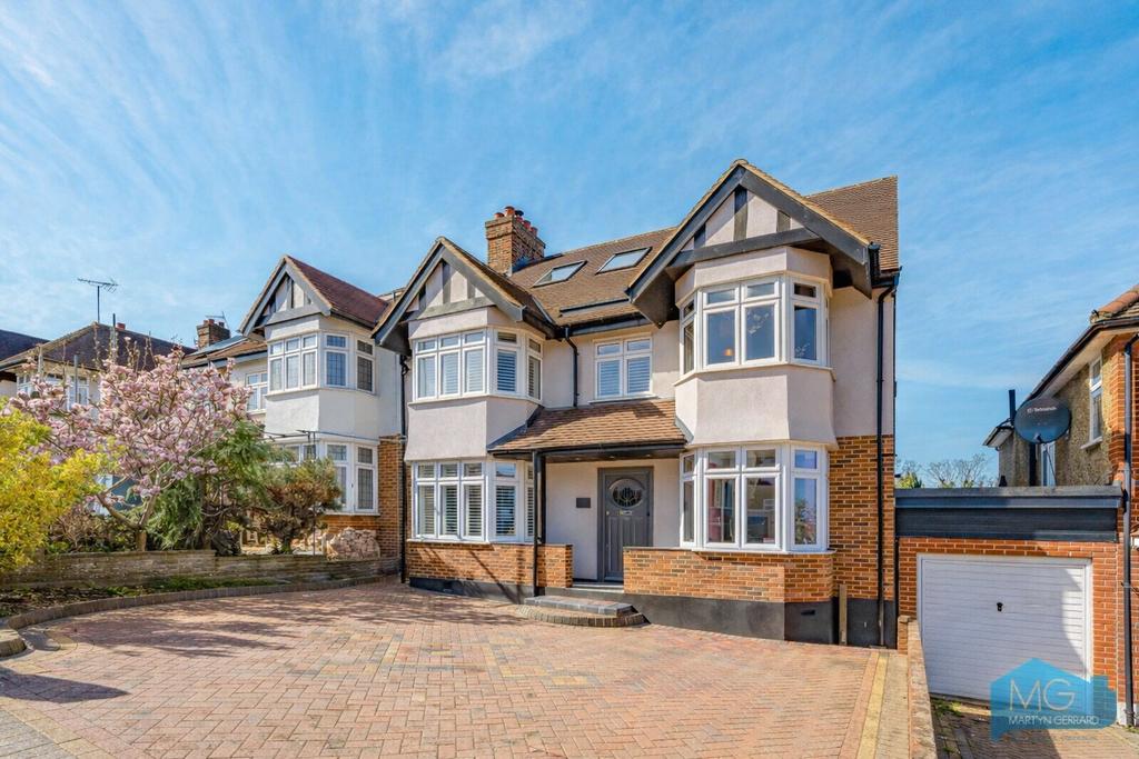 5 bedroom semi-detached house for sale
