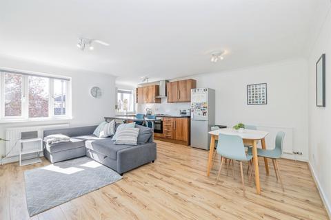 1 bedroom flat for sale, Siskin Close, Bushey