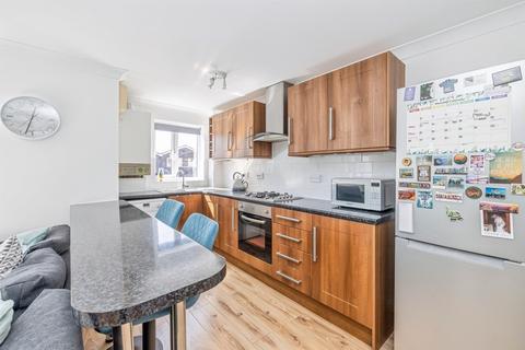 1 bedroom flat for sale, Siskin Close, Bushey