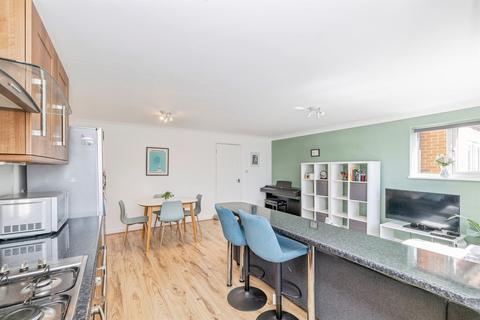 1 bedroom flat for sale, Siskin Close, Bushey